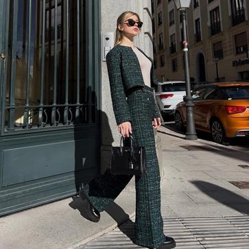 Imagen secundaria 1 - Sonsoles Ónega y otras influencers con el pantalón de Maje.