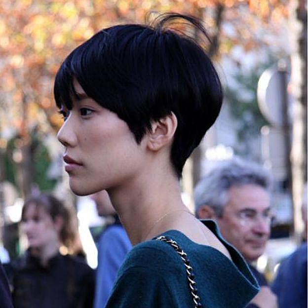 Modelo con corte soft bowl degradado