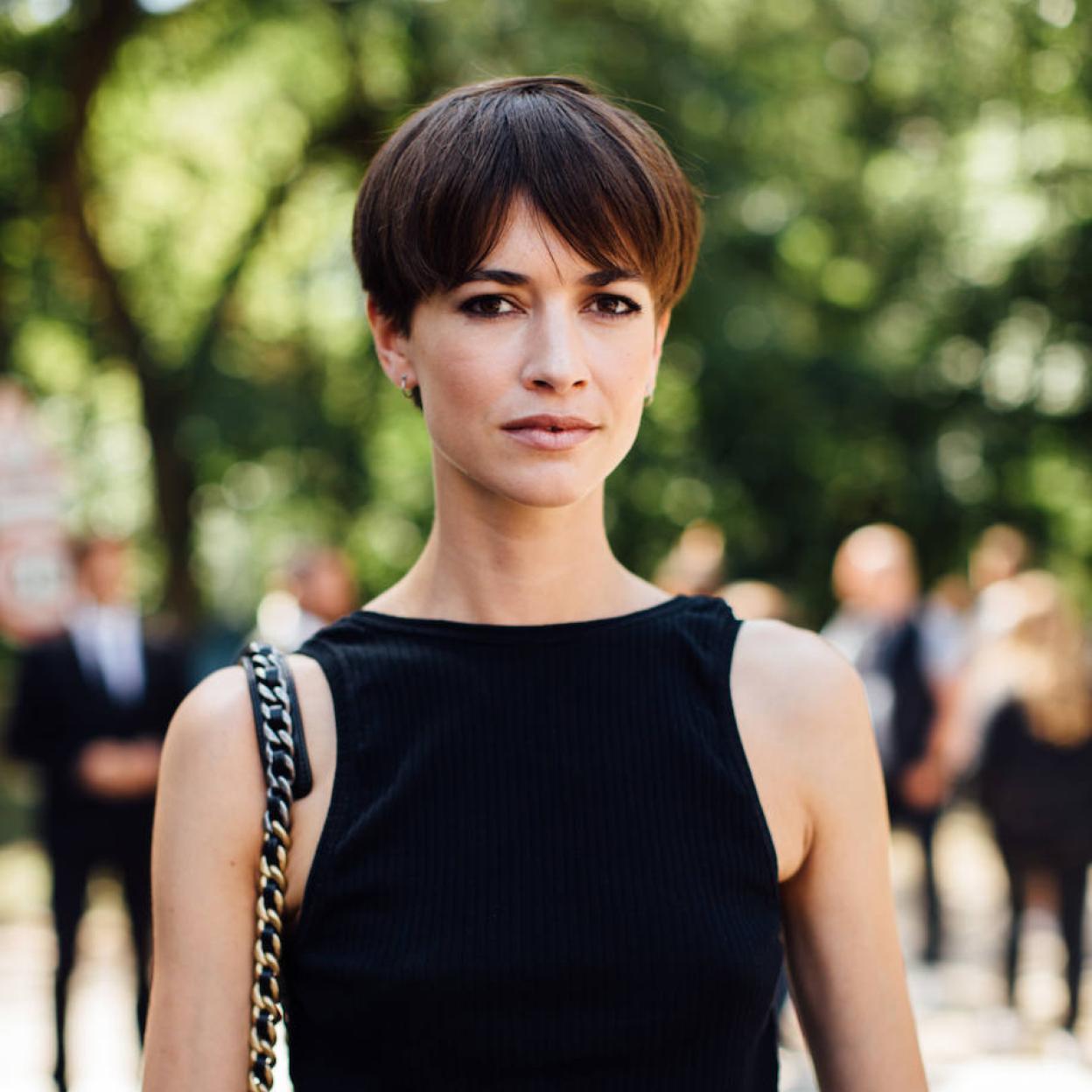 Modelo con corte de pelo soft bowl