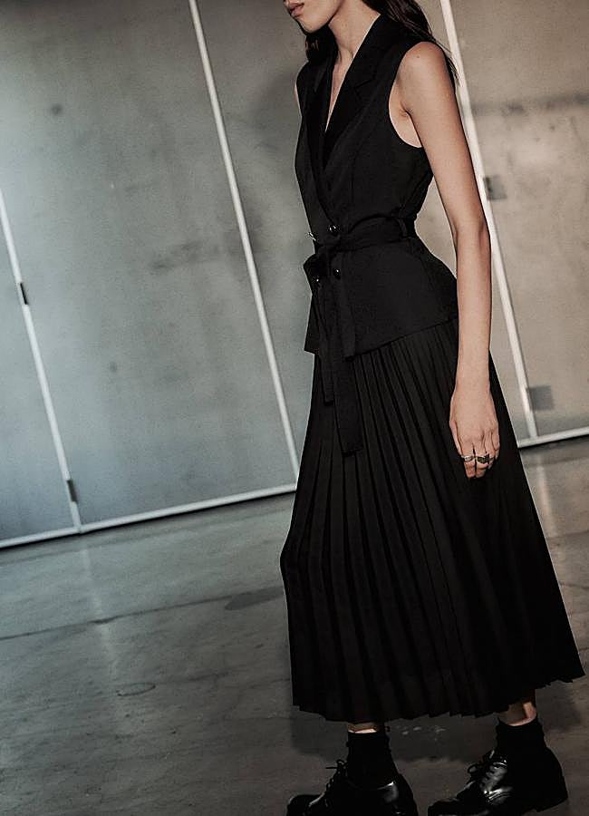 Imagen - Vestido negro midi plisado