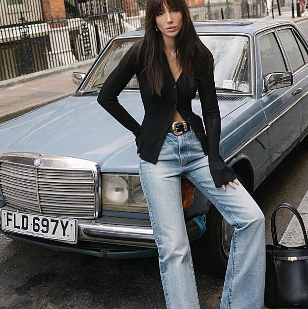 Vaqueros bootcut: el modelo favorito de las chicas de moda porque hace las piernas más largas