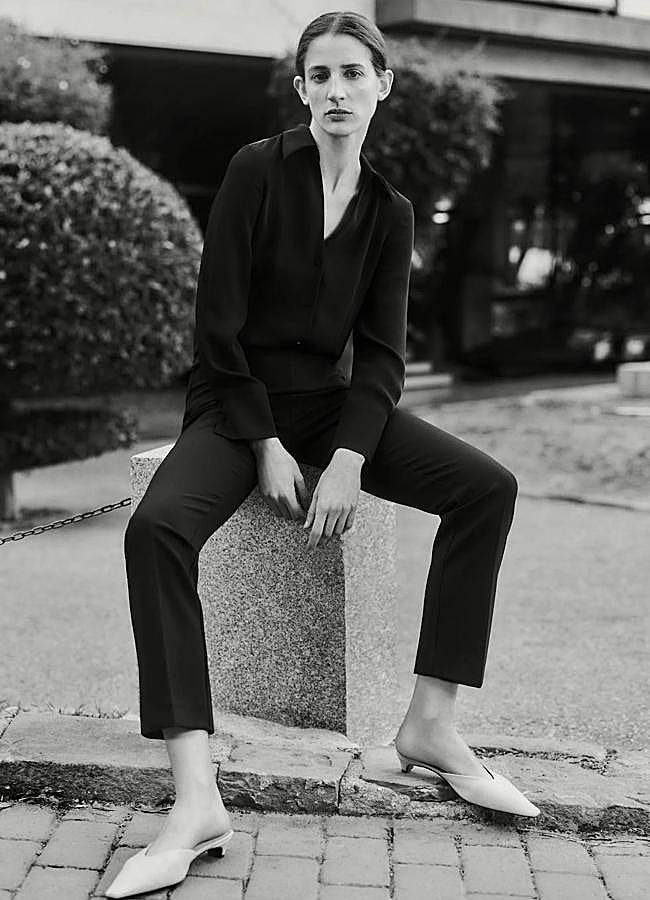 Imagen - Look de oficina con camisa y pantalón color negro