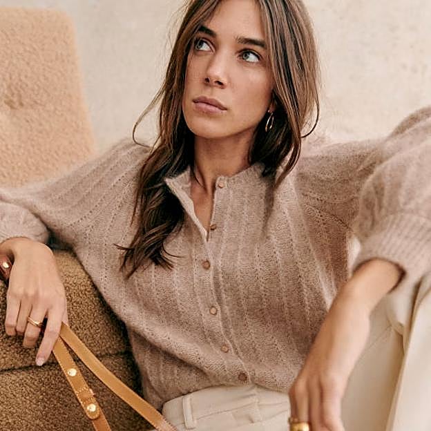 Imagen principal - De arriba a abajo y de izquierda a derecha, looks de Sézane, Sessùn y Polène.