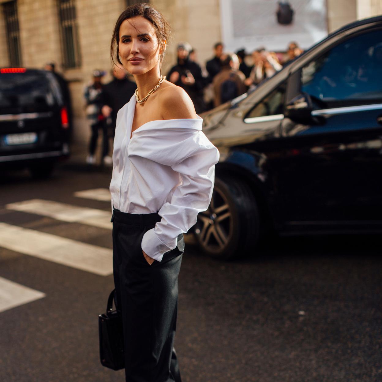 Un look de street style con pantalones efecto piel.