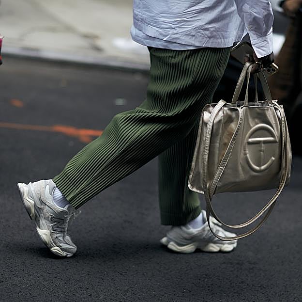 5 zapatillas estilo dad sneakers para salir de las clásicas Samba