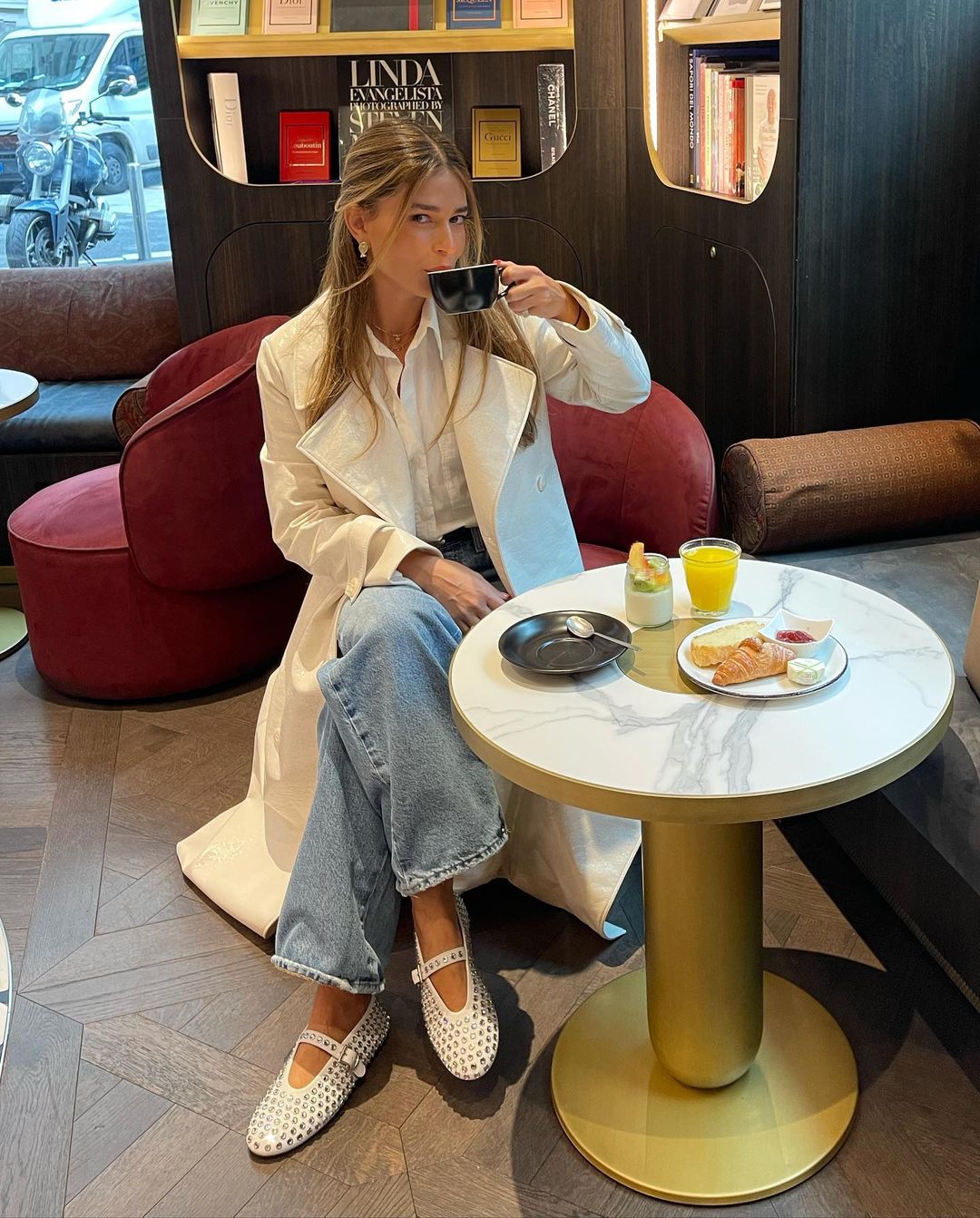 Imagen - Look con merceditas strass / @coralsimanovich