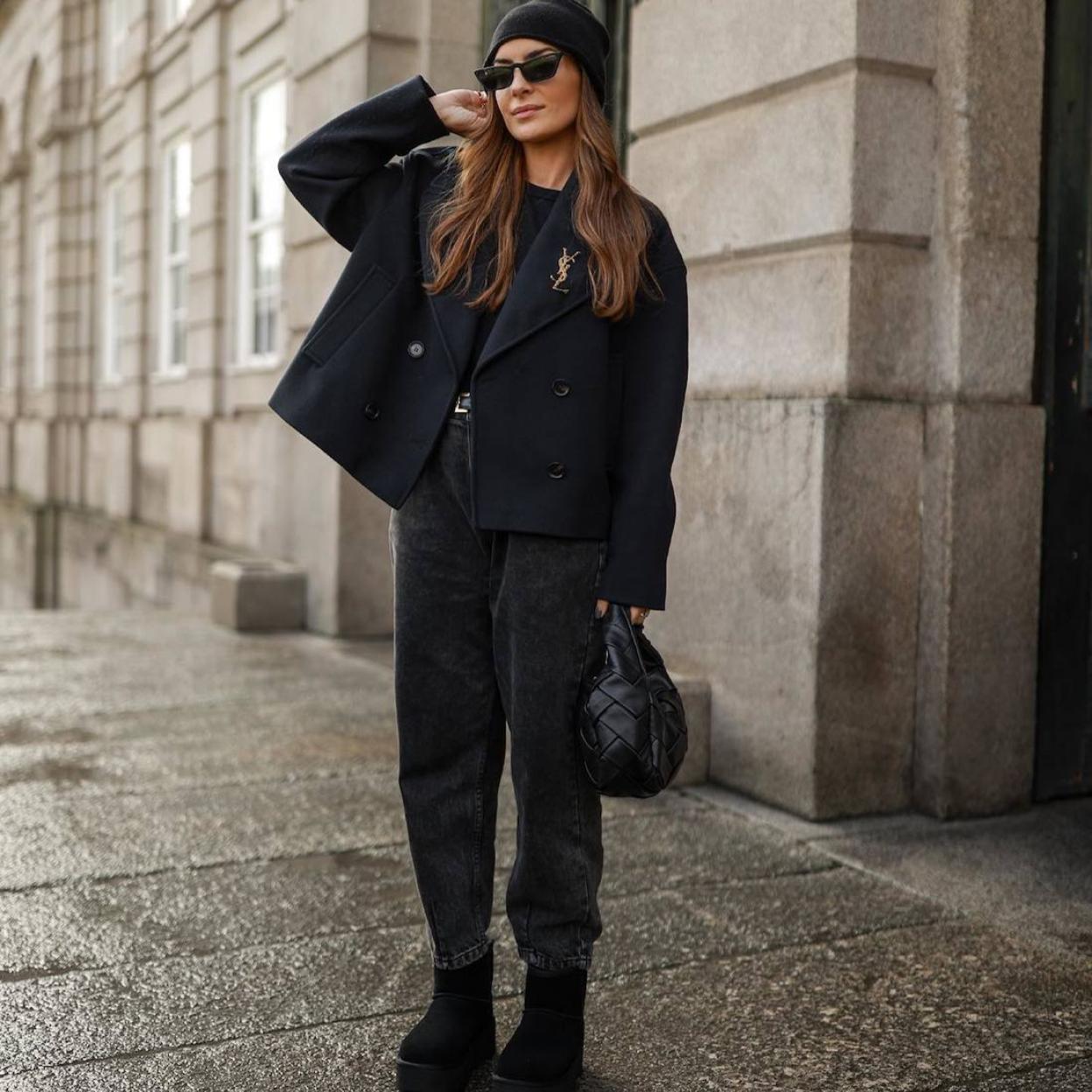 Influencer con abrigo corto de Zara