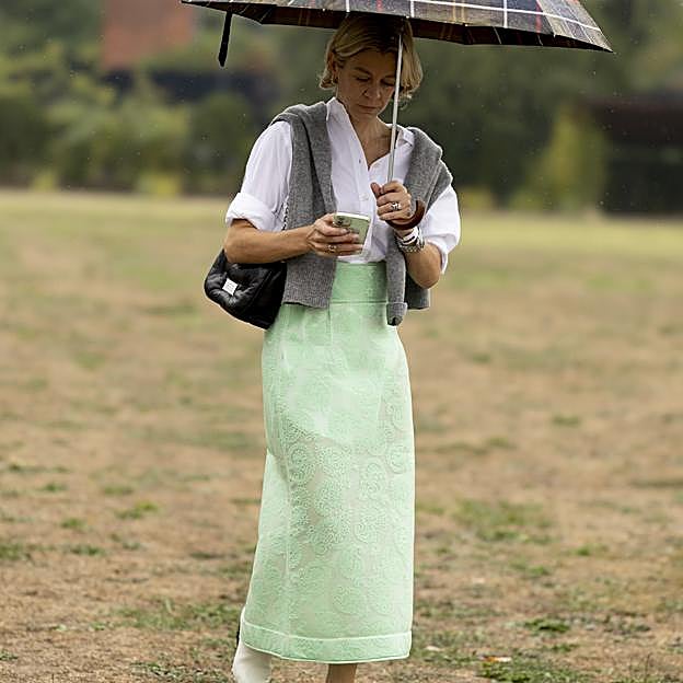 Imagen principal - Los colores tendencia de 2024: cinco tonos imprescindibles para ir a la última