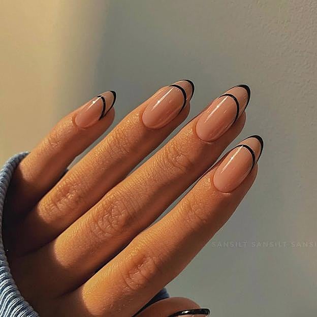 Manicura francesa doble en negro