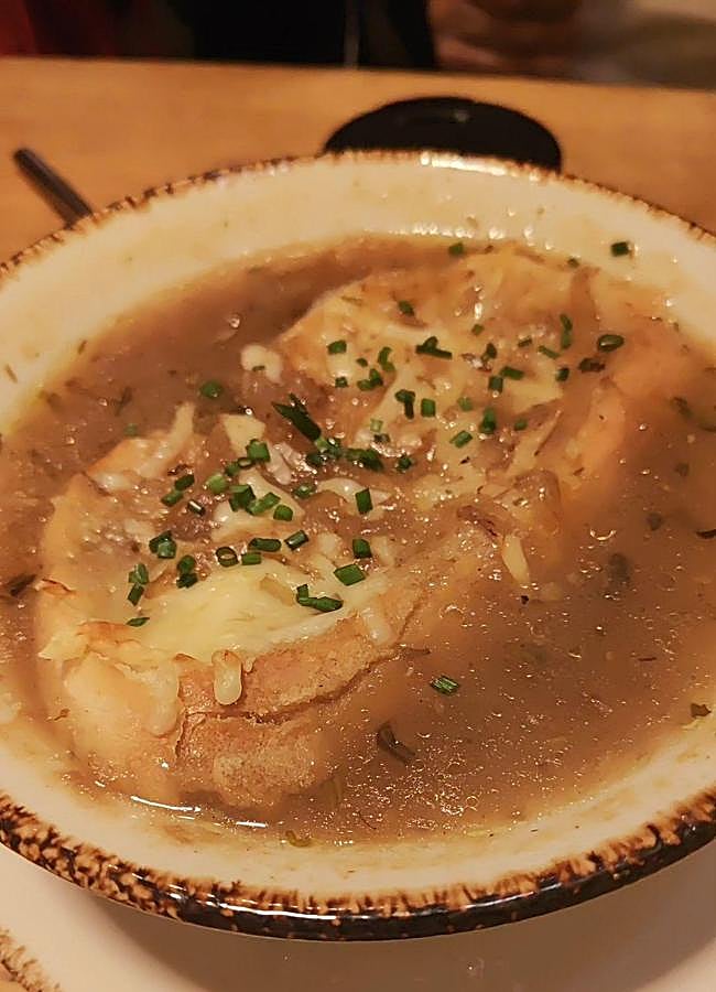 Imagen - La deliciosa sopa de cebolla gratinada de Le Petit Prince. / AFL