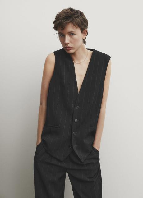 Imagen - Chaleco de raya diplomática Massimo Dutti (89,99 euros)
