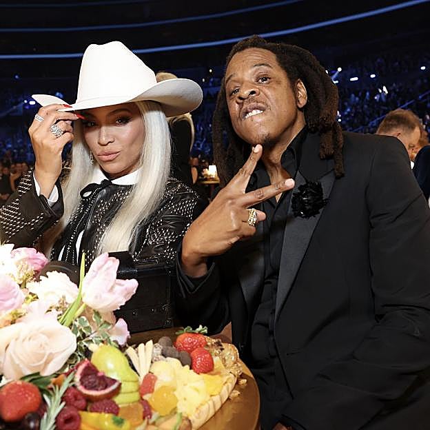 Beyoncé y Jay Z, en el teatro Crypto.com Arena donde se entregaron los Grammys 2024. 