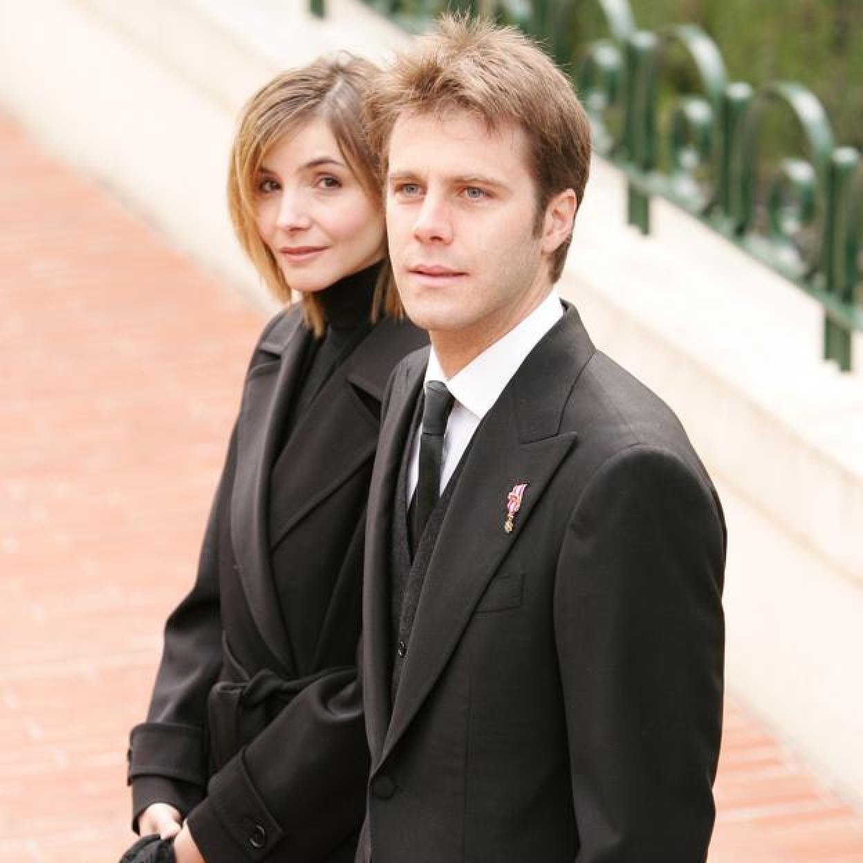Emanuele Filiberto de Saboya, hijo del fallecido Vittorio Emanuele, y su mujer, Clotilde Courau. 
