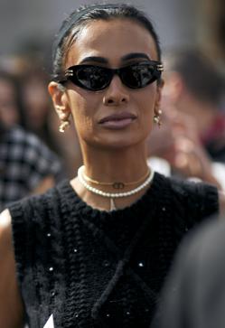 Imagen secundaria 2 - Cómo llevar el collar de perlas en 2024