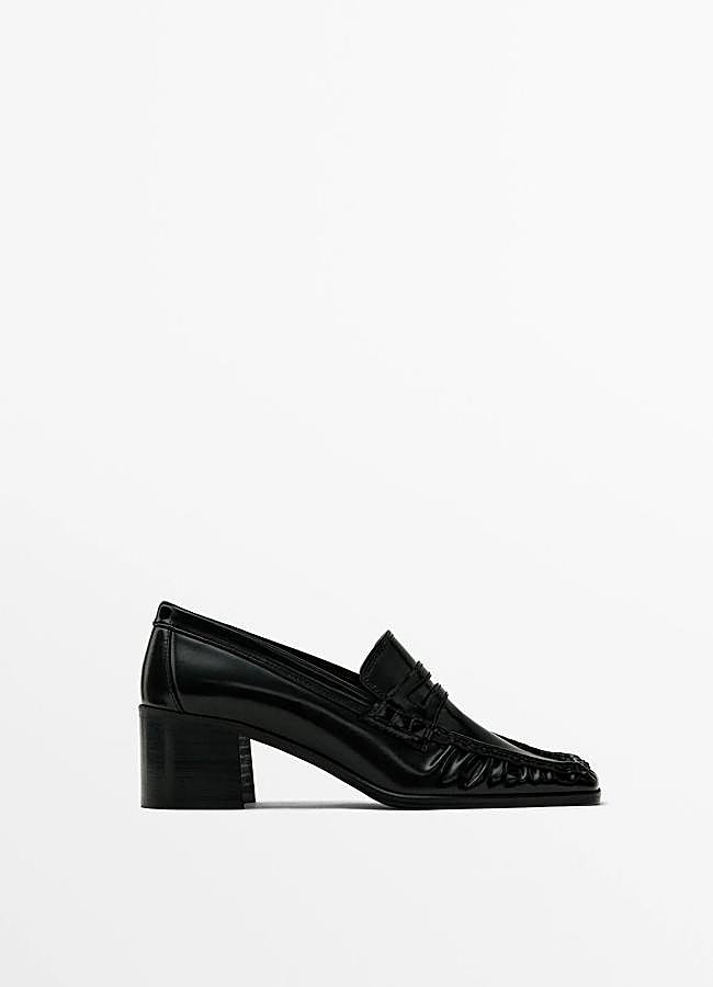 Imagen - Mocasines en color negro de Massimo Dutti (89,95 euros).