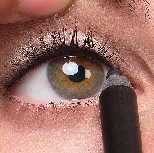 Realización del delineado de ojos invisible