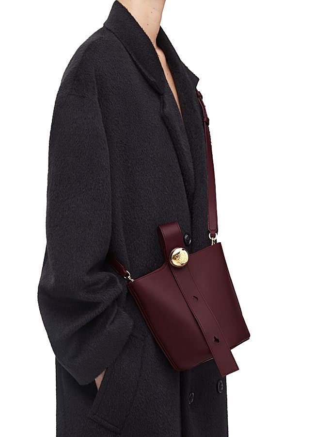 Imagen - Bolso Pebble Bucket mini de Loewe. Foto: Cortesía.