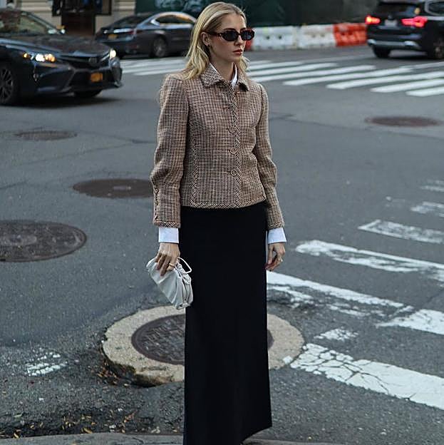 Estas faldas largas negras son la obsesión de las mejor vestidas que necesitas en tu armario