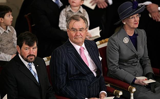 El padre de Mary Donaldson junto a la reina Margarita de Dinamarca. / 
