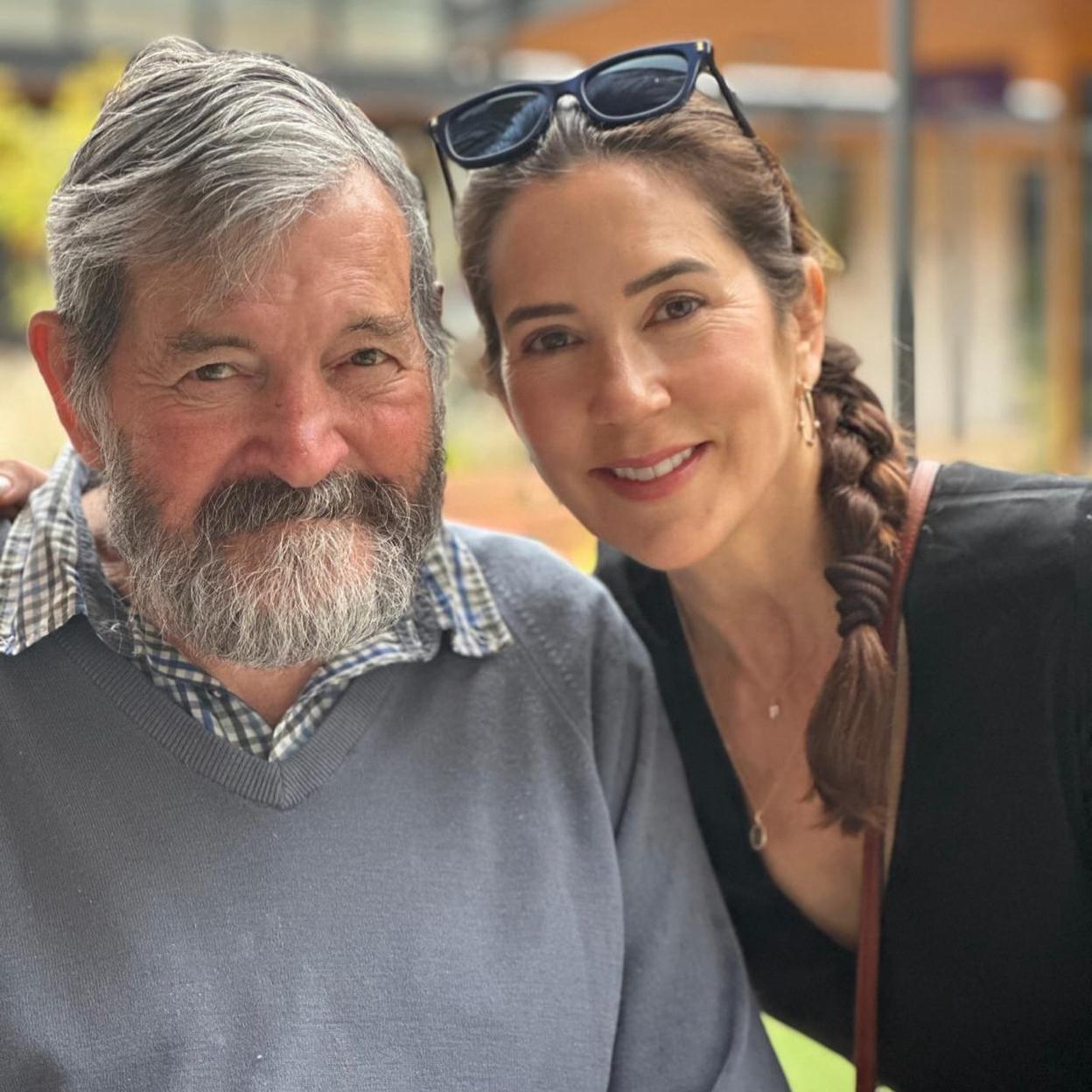 Mary Donaldson y su padre en una imagen reciente. /