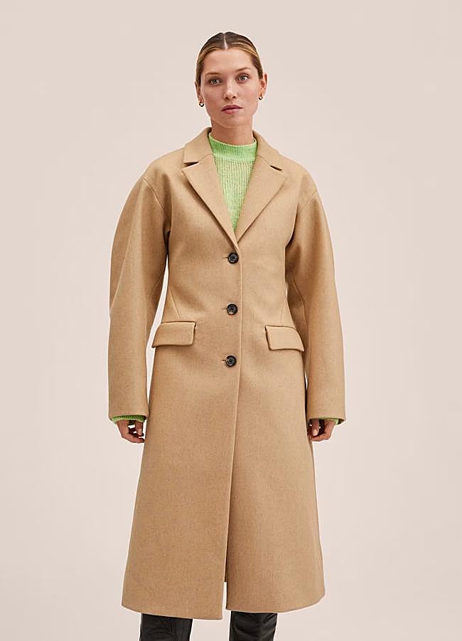 Imagen - Abrigo en color camel de lana de Mango Outlet.