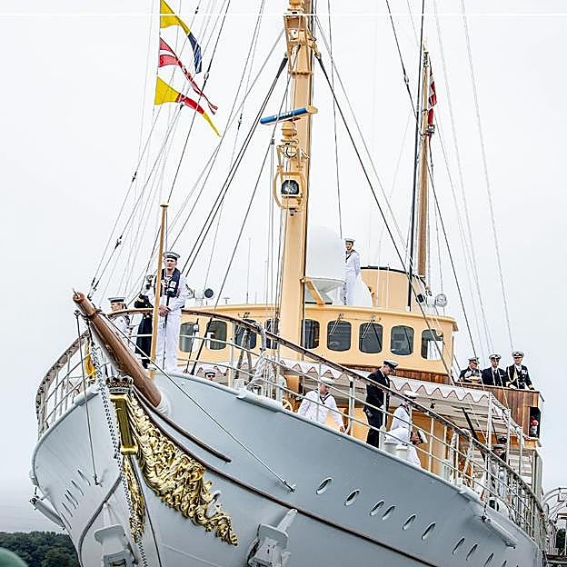 Imagen del yate Dannebrog, el barco en el que Federico X y Mary de Dinamarca realizarán sus primeros viajes oficiales. 