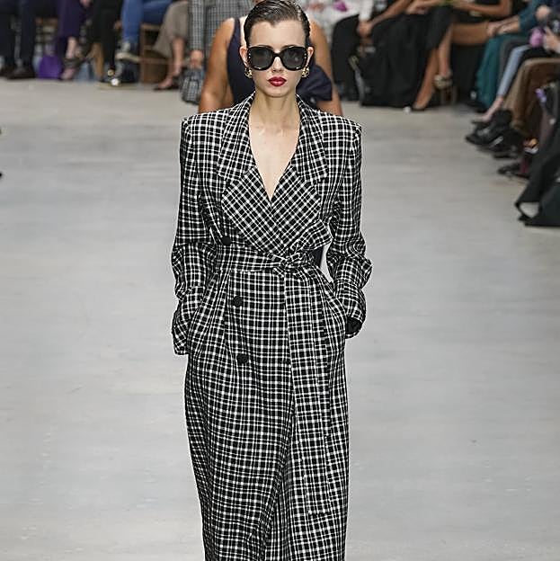 Imagen principal - Los del desfile de Carolina Herrera en NYFW.