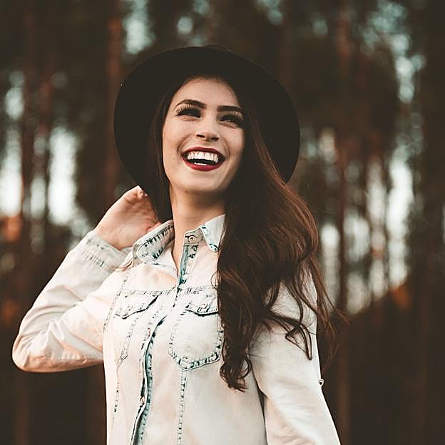 No compararte, no tener prisa y calmar tu mente son los tres consejos sencillos para ser feliz. 