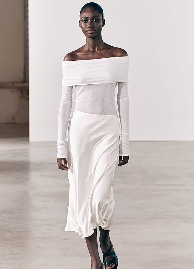 Imagen - Conjunto monocromático blanco con camiseta y falda midi