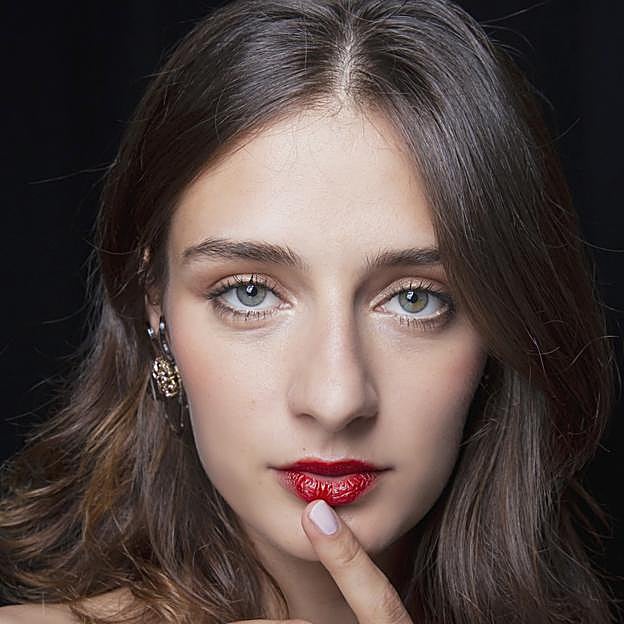 Cherry red: el nuevo color de moda que pasará también a tus pintalabios