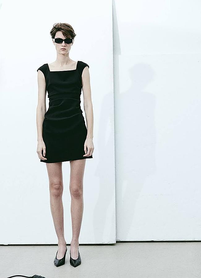 Imagen - Vestido negro drapeado