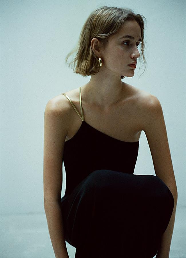 Imagen - Vestido asimétrico de Mango Capsule.