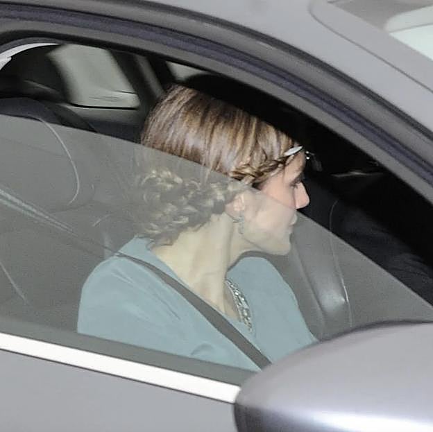 Letizia, de verde, en la boda de Álvaro Fuster y Beatriz Mira.