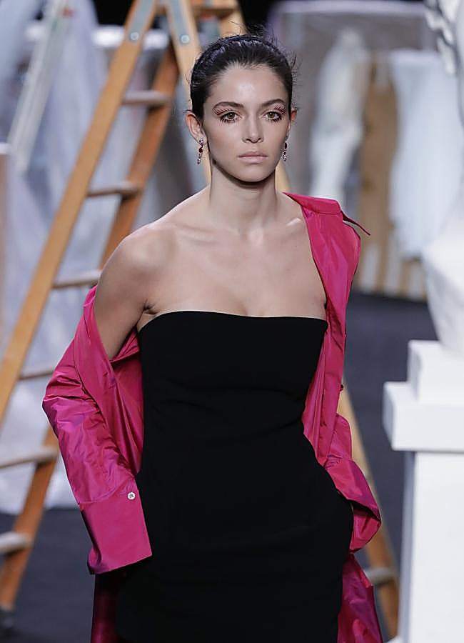 Imagen - Una modelo con baby hairs al natural en el desfile de Encinar.