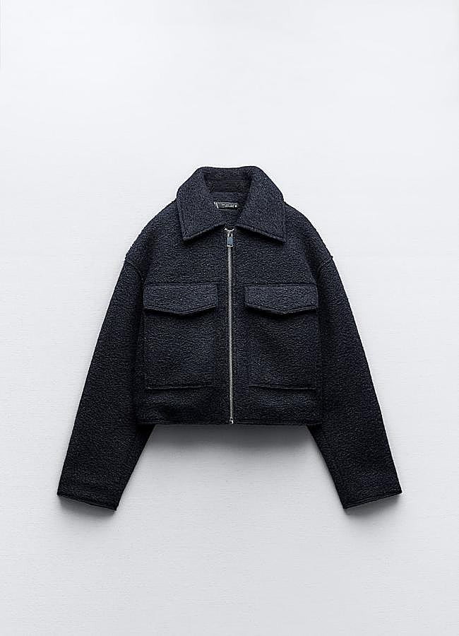 Imagen - Chaqueta corta con tejido bouclé de Zara.