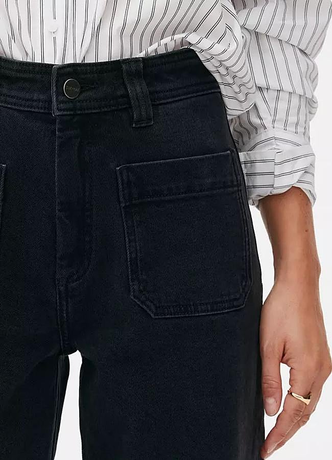 Imagen - Detalle del vaquero negro de Primark con bolsillos delanteros. FOTO: Primark.