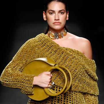 Imagen secundaria 1 - Las modelos con el bolso de Simorra.