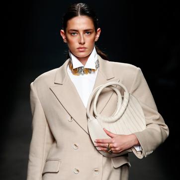 Imagen secundaria 1 - Algunos looks del desfile de Simorra.