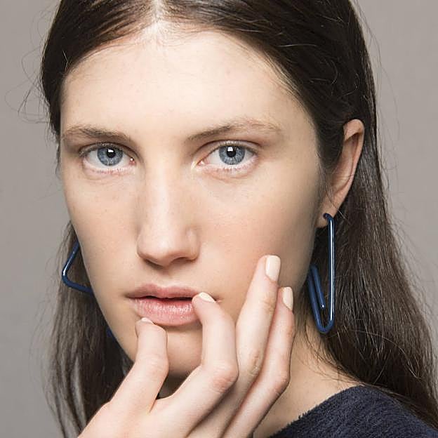 Las uñas baby french son la nueva manicura viral que arrasa este 2024