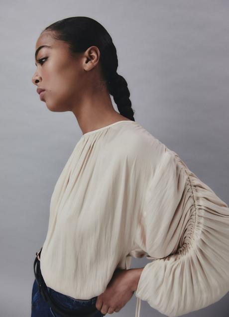 Imagen - Blusa blanca de Sfera (29,99 euros)