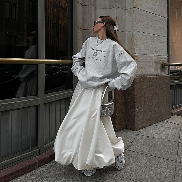 Imagen principal - Imagen de la influencer Cherie Daria; del desfile de Marques'Almeida para el prçoximo otoño y de Zara de temporada.