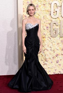 Imagen secundaria 2 - Elle Fanning, Dua Lipa y Carey Mulligan en los Globos de Oro.