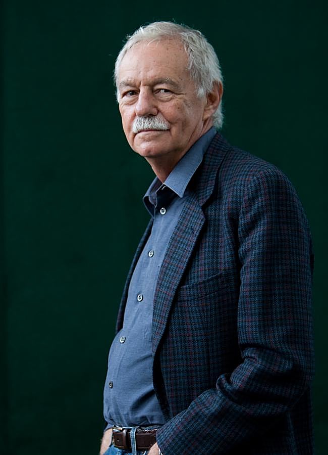 Imagen - El escritor Eduardo Mendoza, en un retrato de estudio. (GTRES)