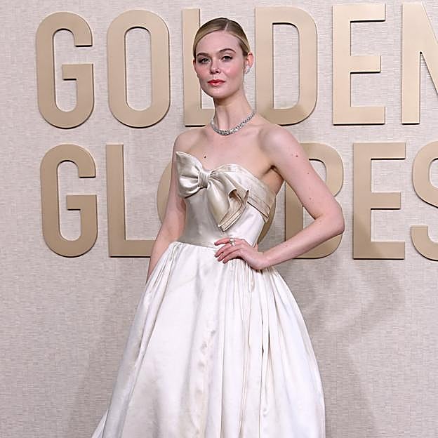 Imagen principal - Elle Fanning, Dua Lipa y Carey Mulligan en los Globos de Oro.