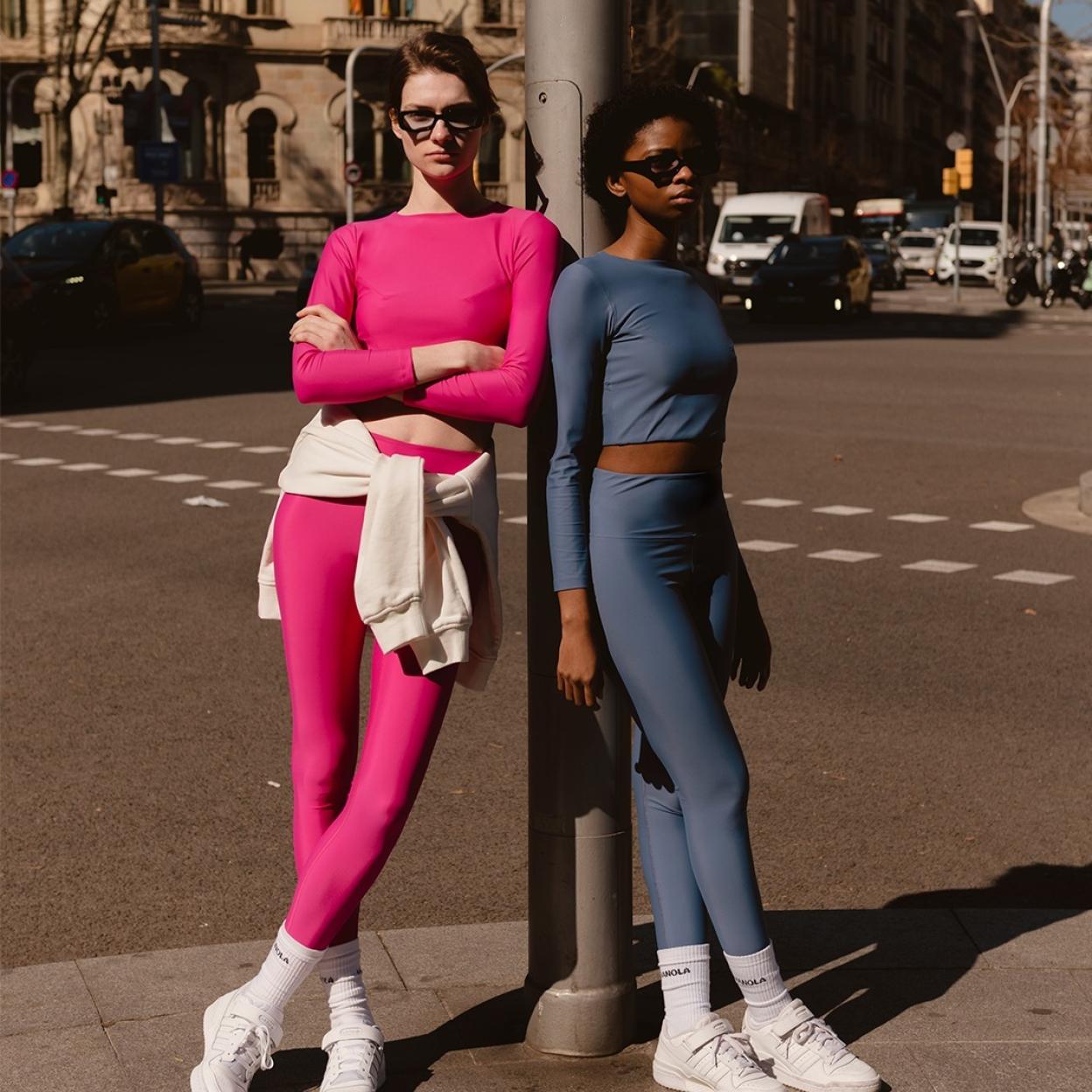 Mujeres con ropa deportiva. /