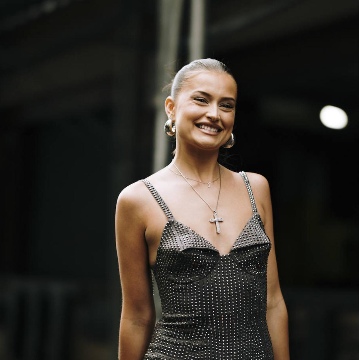 Modelo con maquillaje natural efecto buena cara