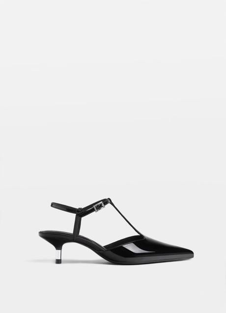 Imagen - Zapatos negros de Stradivarus (29,99 euros)