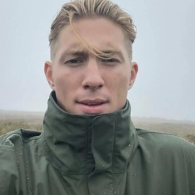 Una de las poquísimas fotografías de sí mismo que Constantino-Alexios ha publicado en su perfil de Instagram. 