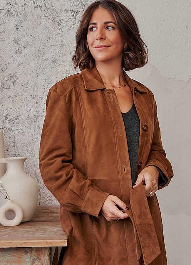 Imagen - Chaqueta de ante de corte midi de la firima Monpiel.