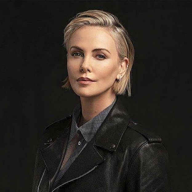 Charlize Theron con corte tendencia 2024 estilo lop